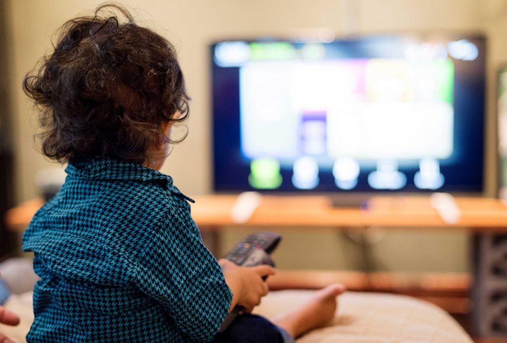 consumo tv y pantallas en la infancia